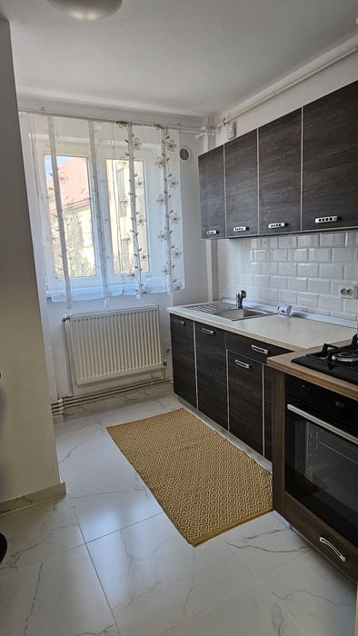 Proprietar, închiriez apartament 2 camere – Zonă centrală
