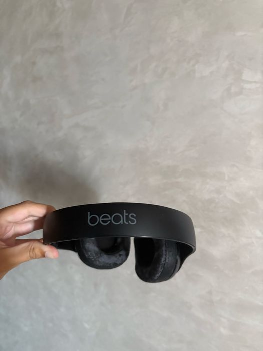 Слушалки Beats вървят си с всичко в кутията единствения проблем е наушника но той лесно може да се смени