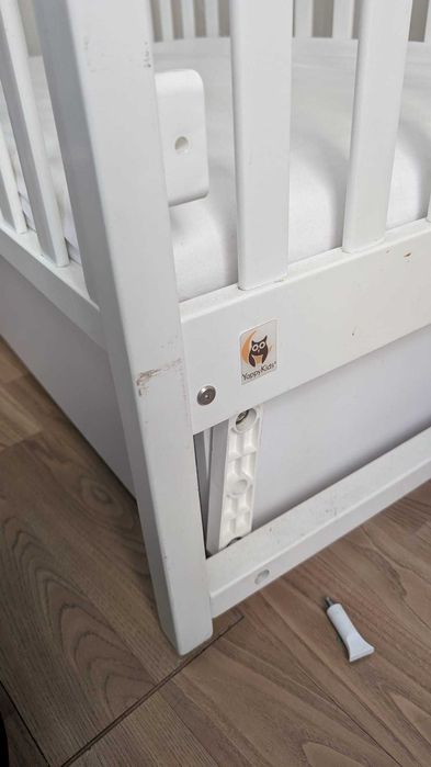 Бебешка легло YappyMove 120x60 бяло, люлеещ механизъм + матрак+чаршаф