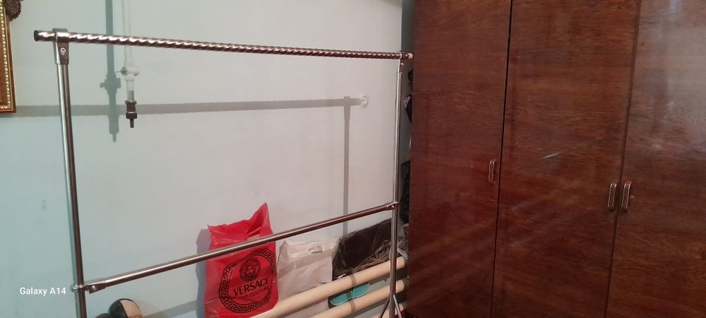 Продам вешалку новая