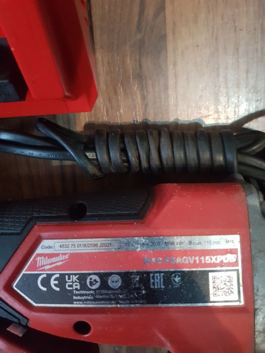 Flex Milwaukee M18 FSAGV115XPDB cu variator de turatie