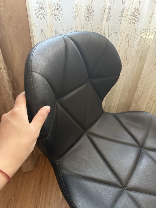 Продам кресло для мастеров