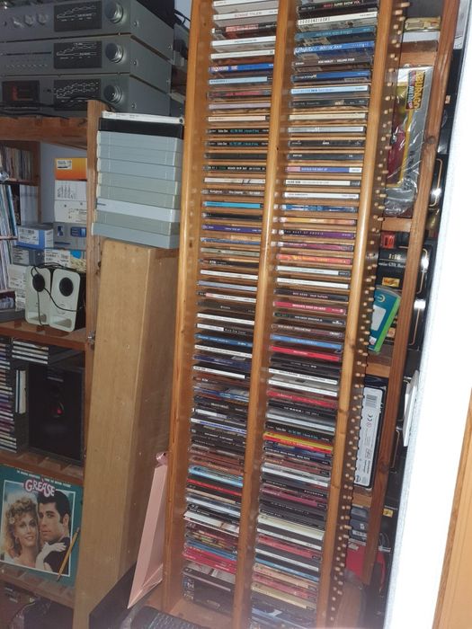 Colectie discuri vinil,casete,cd-uri,benzi,aparatură