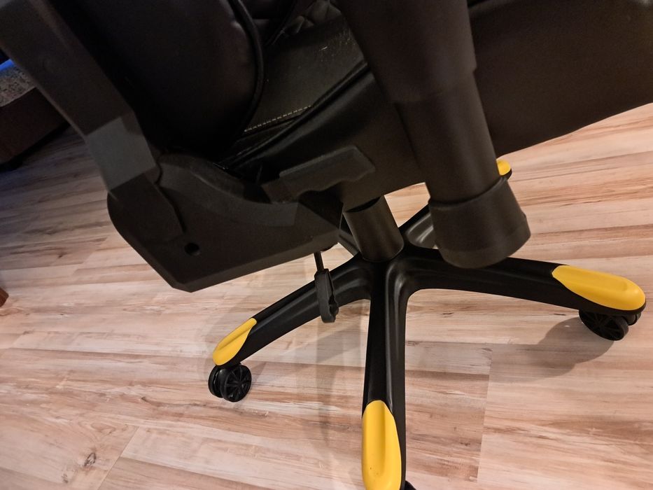 Scaun gaming Dr Shield