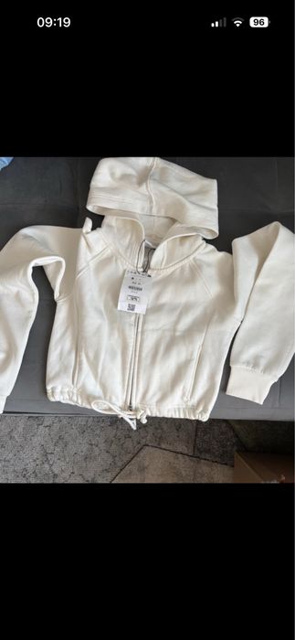 Hanorac Bershka marimea XS