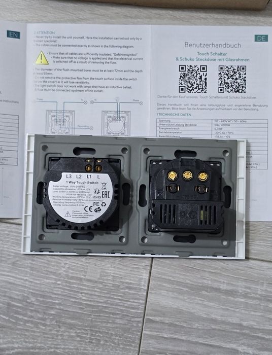 Întrerupător tactil + priză USB Schuko încastrată – sticlă albă