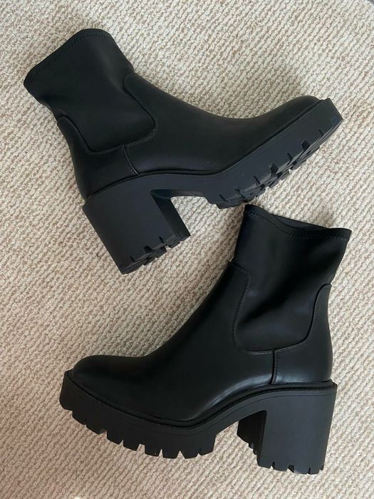 Новые женские ботинки