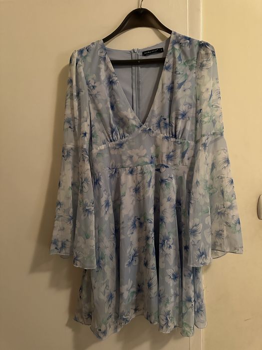 Нежна рокля в син цвят