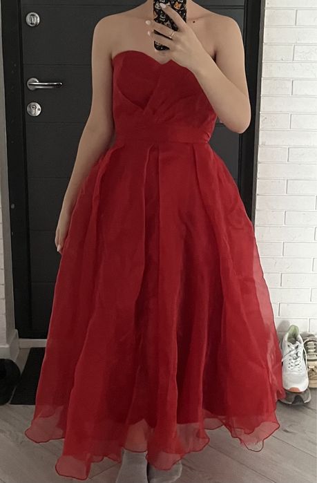 Красное платье миди