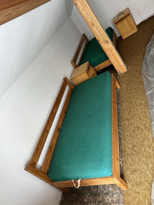 легла шкафчета и тоалетка, гардероб