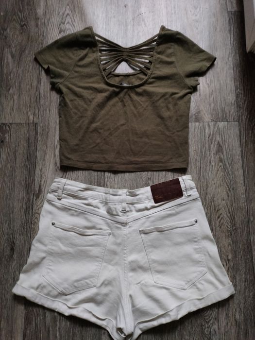 Къси панталони и тениска