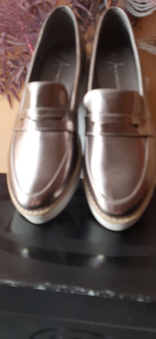 Pantofi cu platformă .Nr 40 .  50 lei