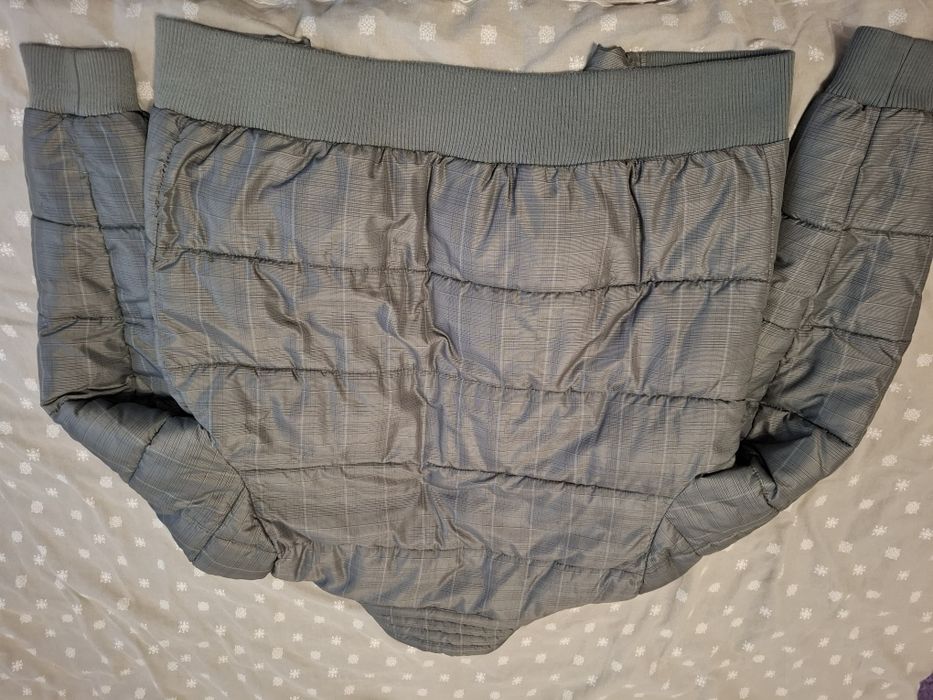 Geaca de fisi rezistenta la ploaie si foarete caldurosa.