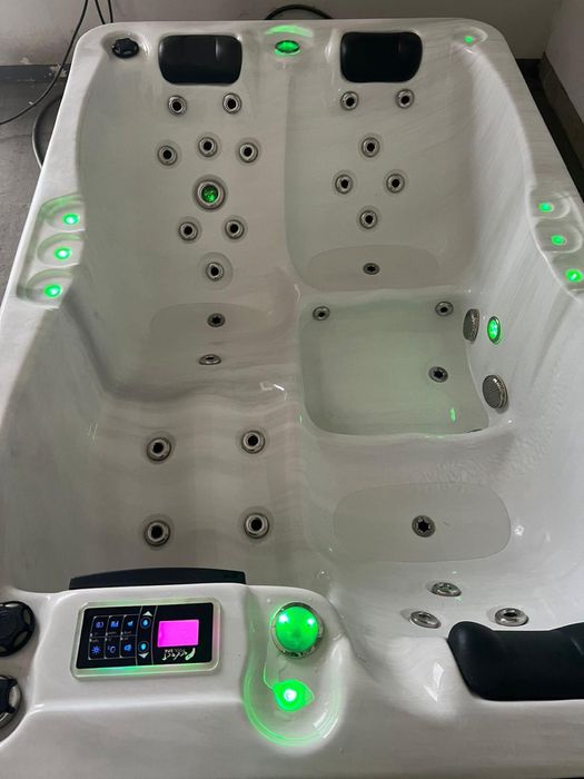 Jacuzzi 3 persoane cadă cu hidromasaj piscină