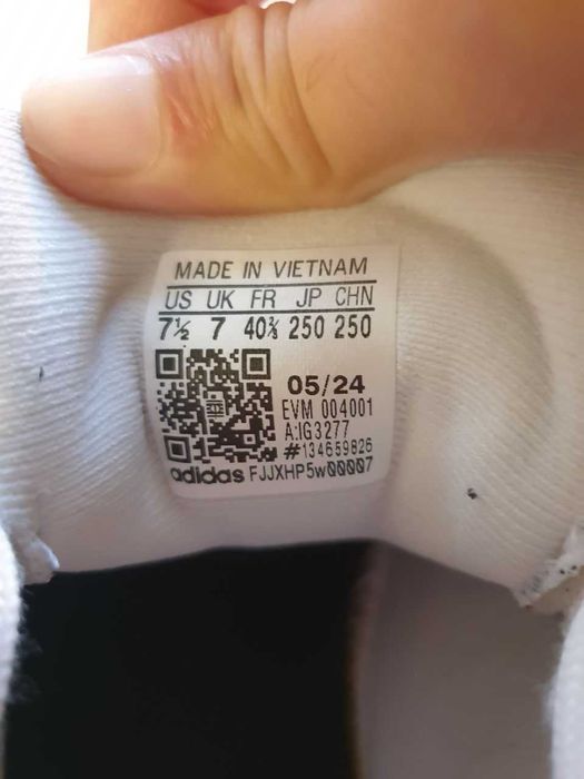 Продам водонепроницаемые кроссовки Adidas (оригинал 100%)
