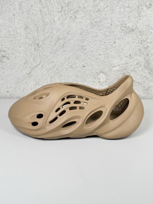 Yeezy Foam RNR Clay Taupe