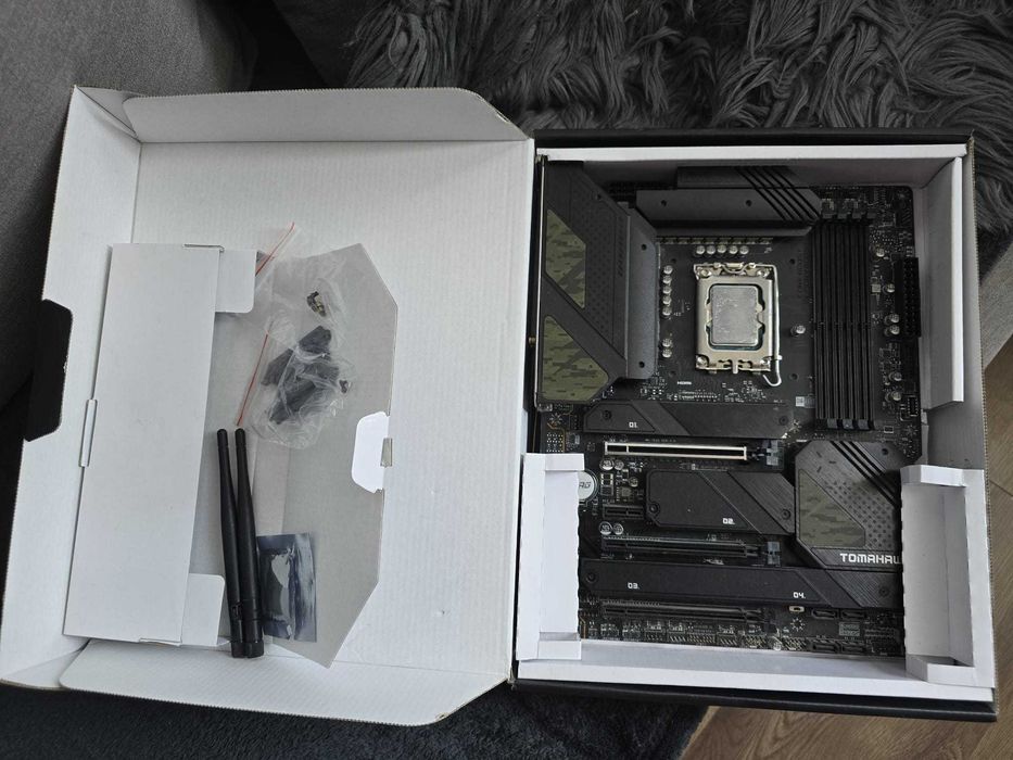 Vând Kit Performant PC: MSI MAG Z690 TOMAHAWK WIFI (DDR5) + Intel Core i5-13500