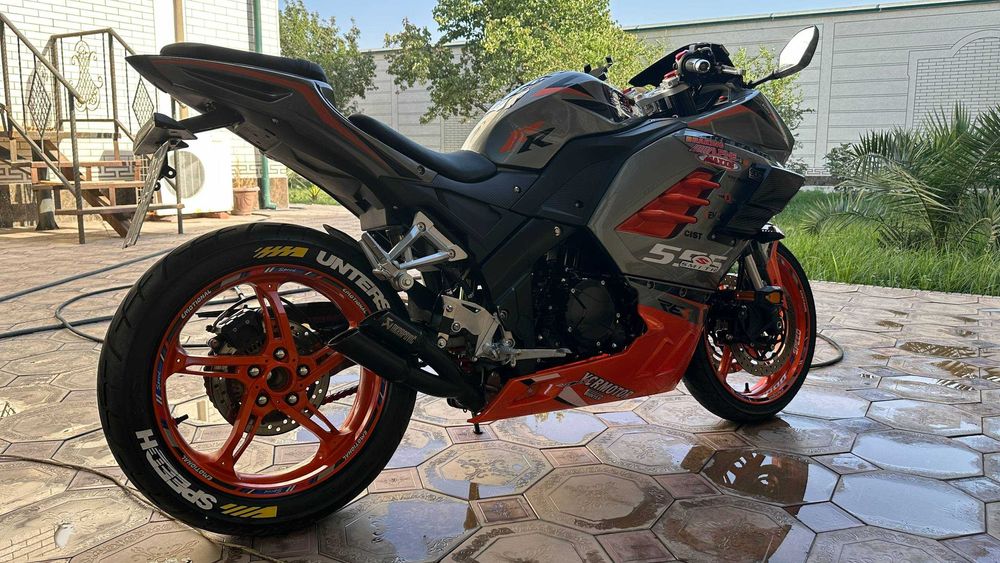 Ogriq yiglab rus porno