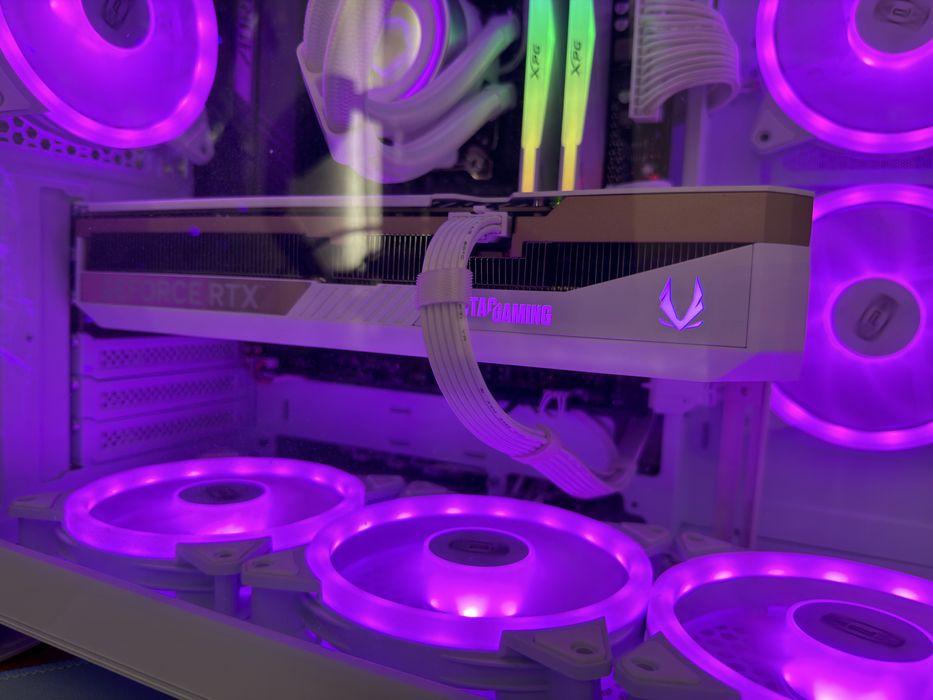 Продам видеокарту 5070ti в белом исполнении,