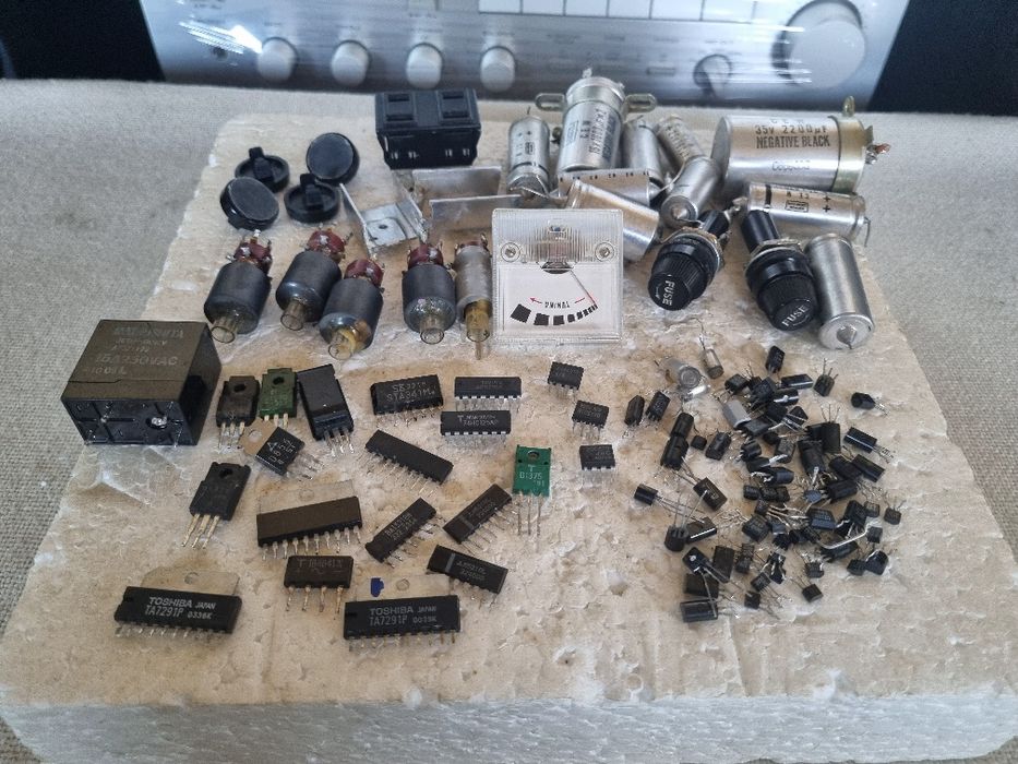 Pachet dif componente, Tranzistori mici, etc. Perfecta stare.