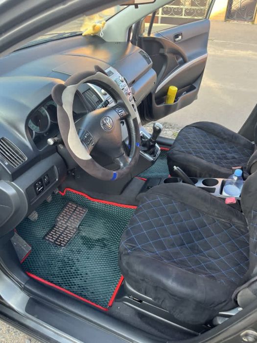 Продам машину Тайота Королла Версо