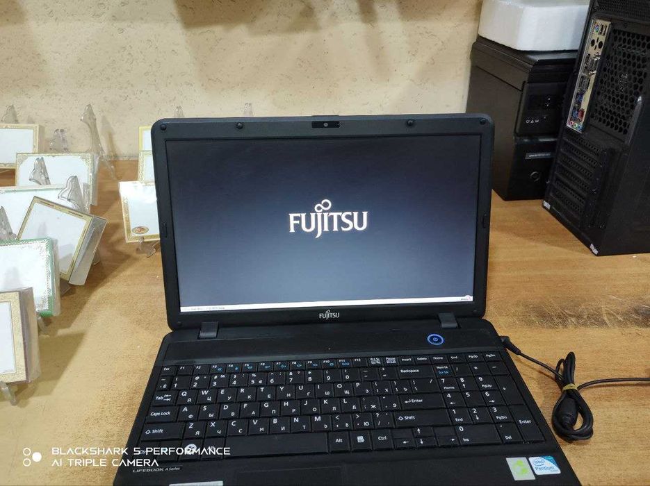 Ноутбук Fujitsu-Siemins    i5