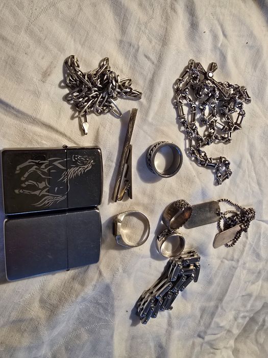 2 Lanturi argint,5inele si 2 Brichete Zippo Originale,ac cravata