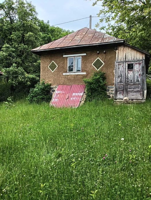 Casă de Vânzare cu teren generos