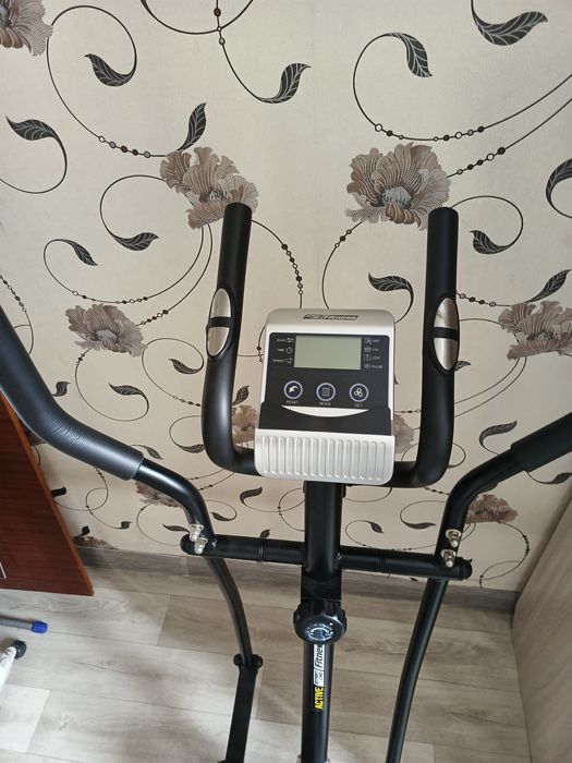 Эллиптический тренажёр.