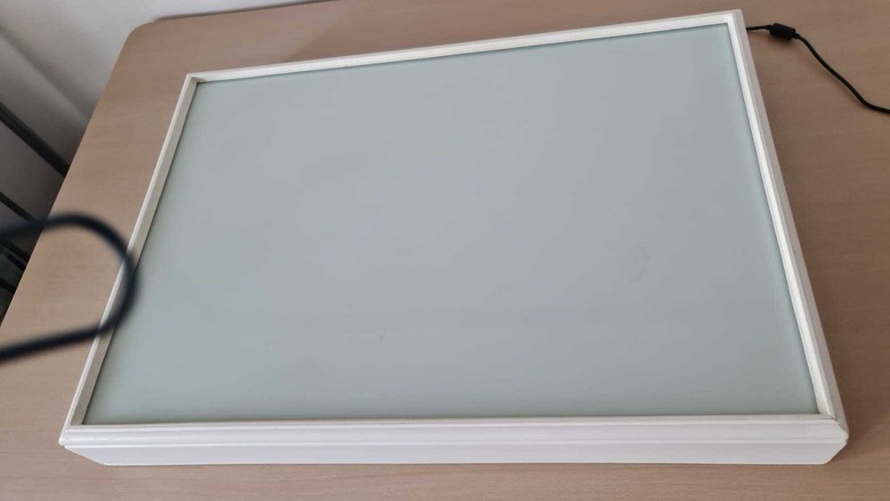 Tabla iluminata pentru desenat in nisip cu mai multe tipuri de lumina