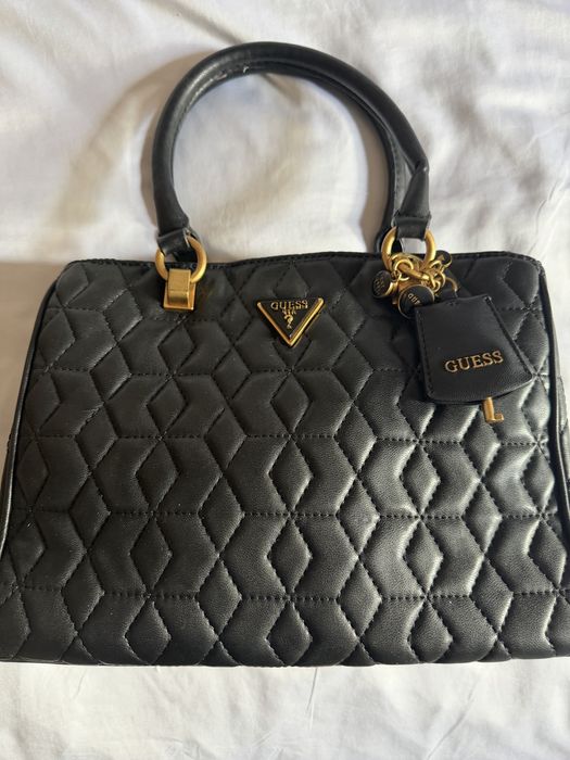 Черна оригинална чанта guess