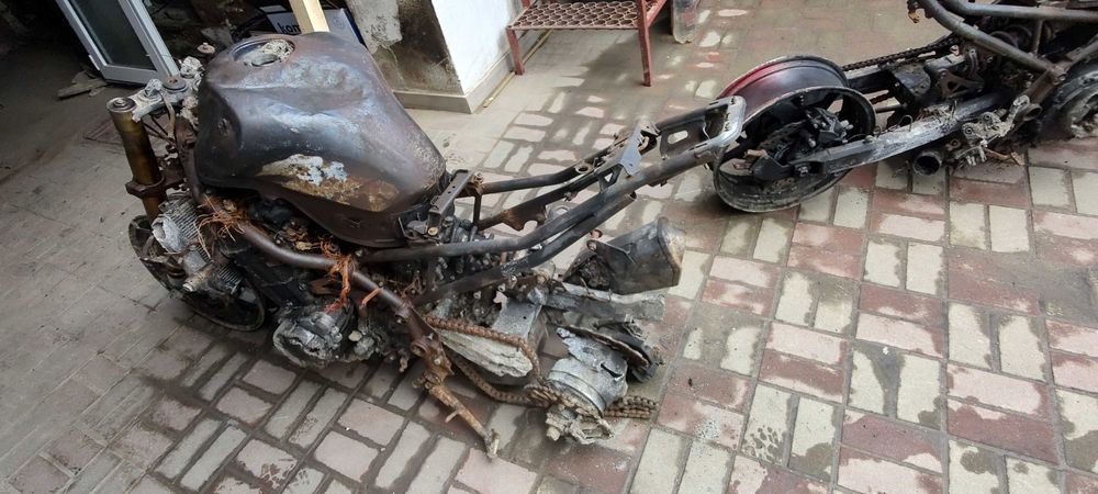 Kawasaki Z900, 2024, si Z900 2022 daune de Incendiu pt. piese sau..