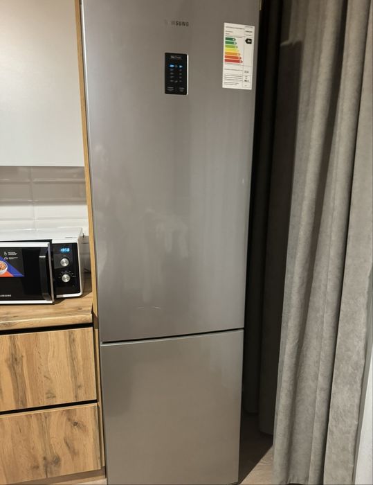 Холодильник Samsung