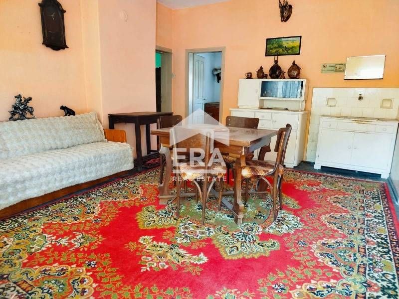 ЕКСКЛУЗИВНО! ЕРА ОСЪМ Ловеч предлага двуетажна къща в с. Лесидрен, Лов