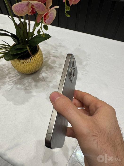 iPhone 15 Pro Natural Titanium