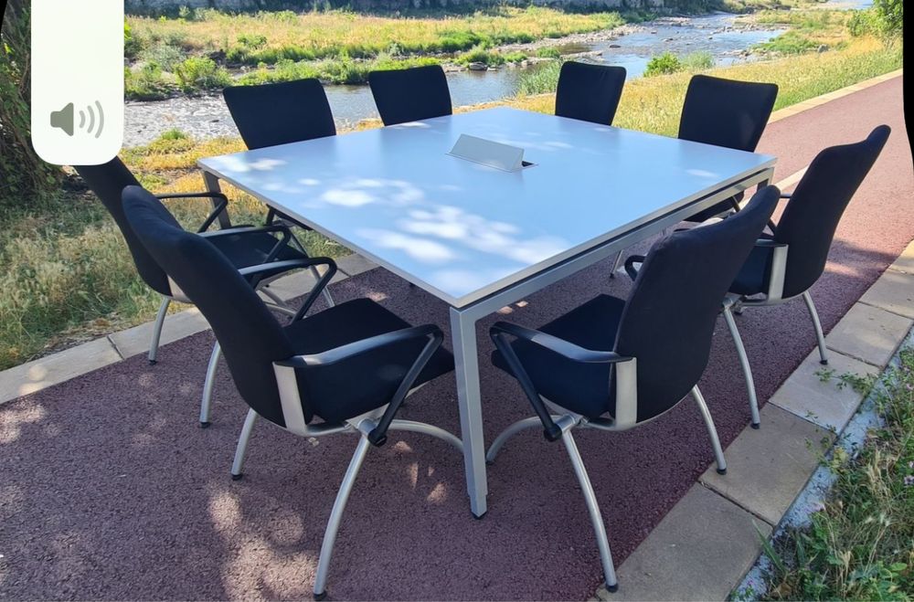 Конферетни столове за комфорт и ергономия с подвижешта облегалка”