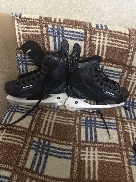 Коньки хоккейные