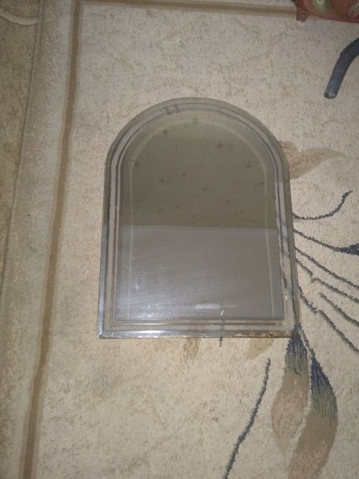 Зеркало для ванной комнаты.