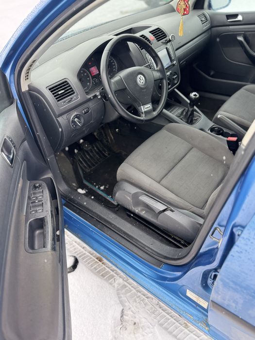 Volkswagen GOLF 5 1.4 benzina 75 cai an 2005 Euro 4 Buy-Back