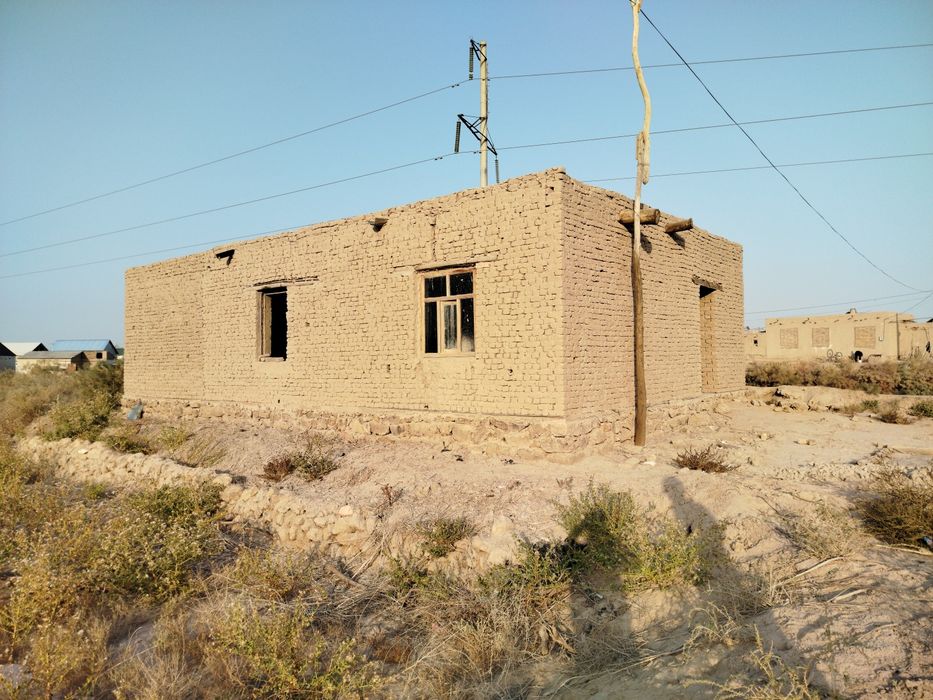 Toliq pitpegen karobka jaĝdaydaĝi uy satiladi