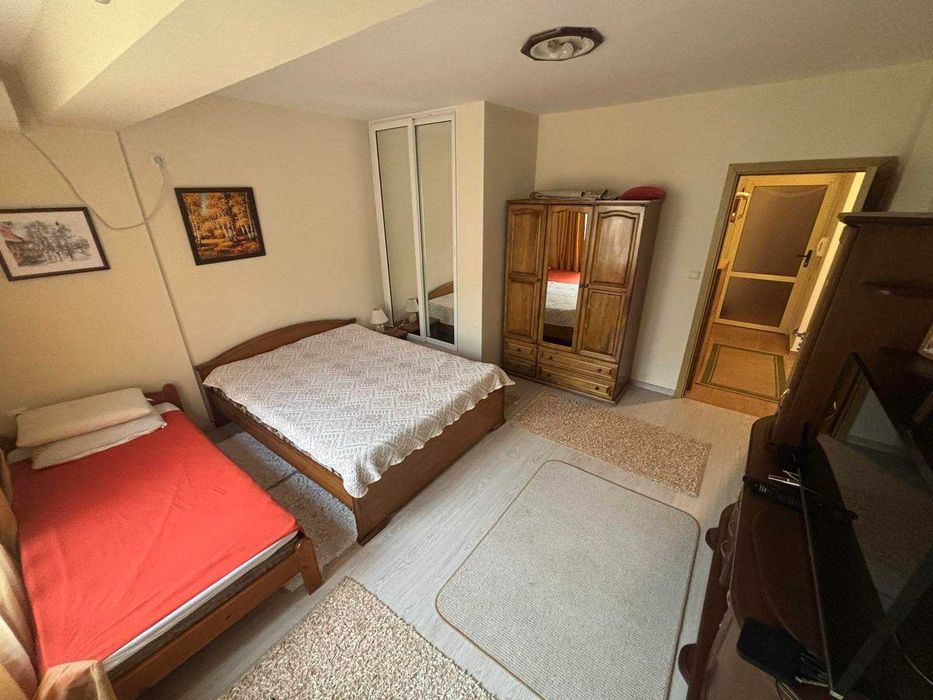 Дава се под наем Двустаен апартамент в Бургас, Център - 67 кв.м за 459 € - Снимка #3