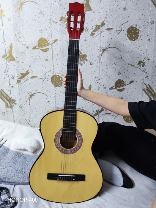 Акустическая гитара