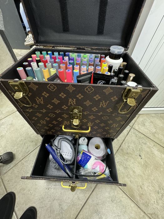 Чемодан для мастера маникюра
