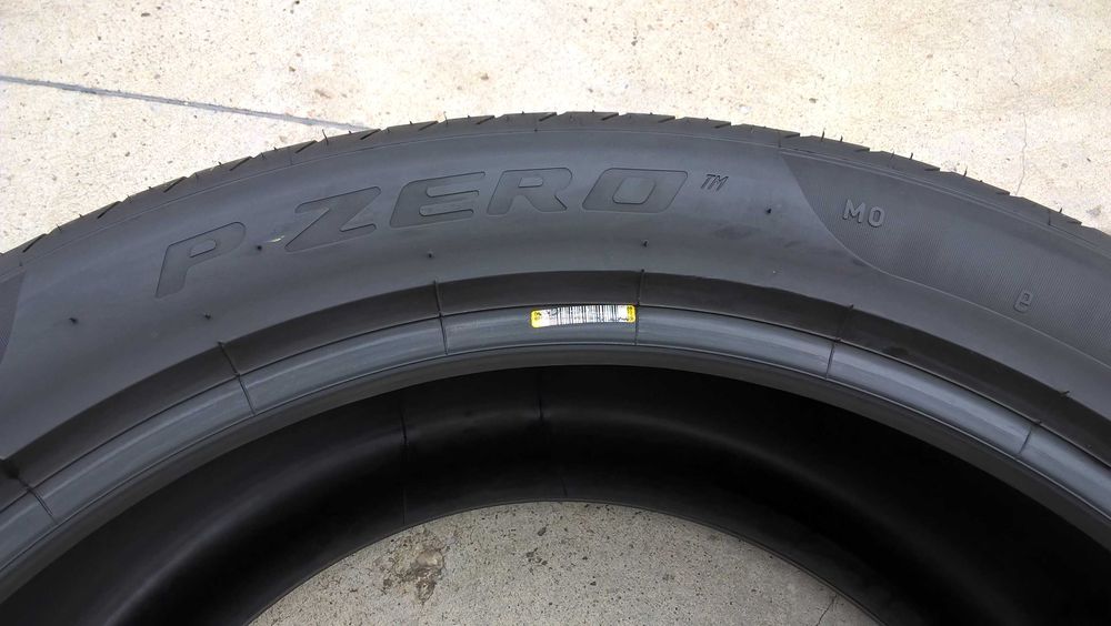 O anvelopa vara 325 35 22 pireli p zero MO profil de 6,5 mm