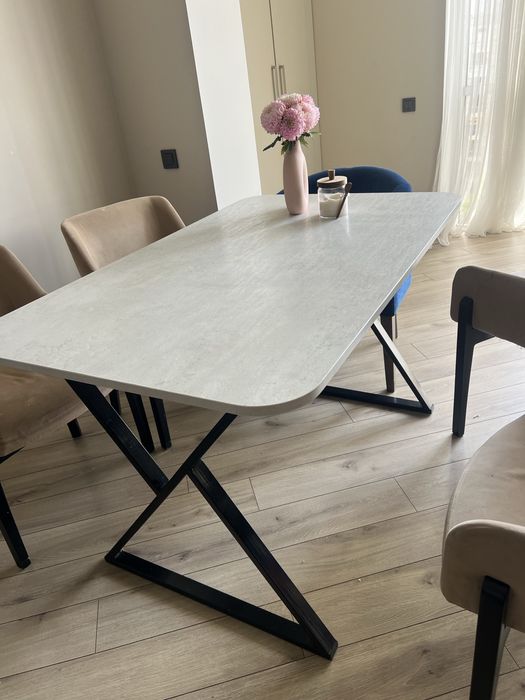 Продается обеденный стол