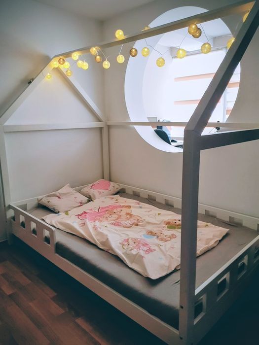 Pat din lemn tip căsuță