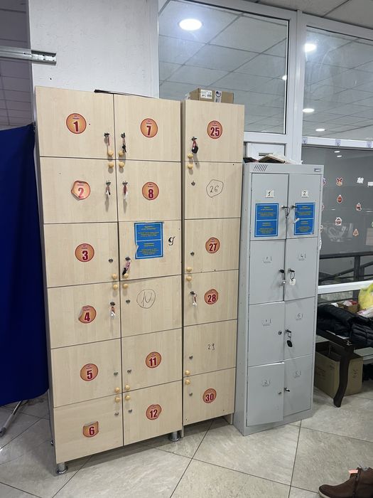 Продаются витрина полки