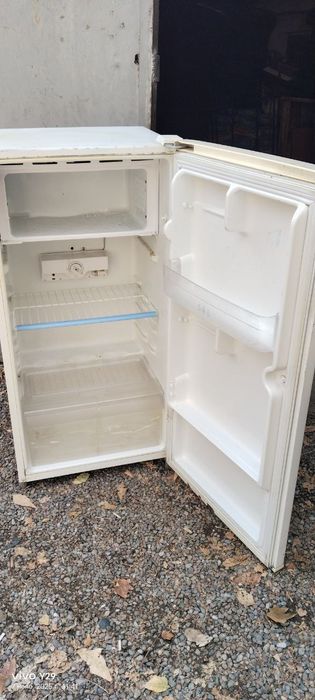 Продаётся холодильник LG рабочий всё родной работает отлично