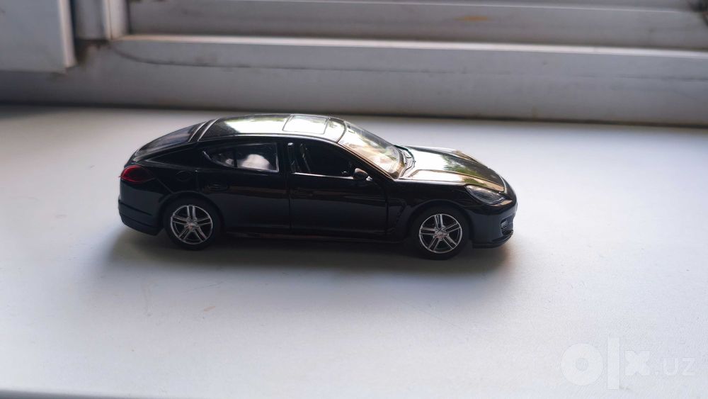 Коллекционная модель Porsche Panamera (Масштаб 1:38)