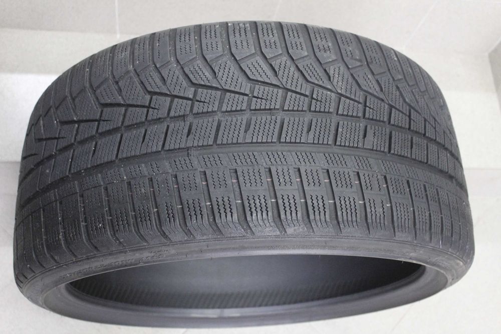 285/30-22 Hankook зимна гума